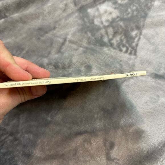 The Three Little Wolves and the Big Bad Pig  Egmont Book Trivizas Oxenbury - Picture 3 of 12